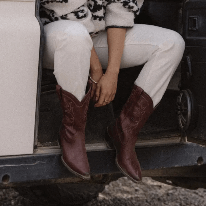Women Wine Bovine The Sadie Tecovas 62NN133